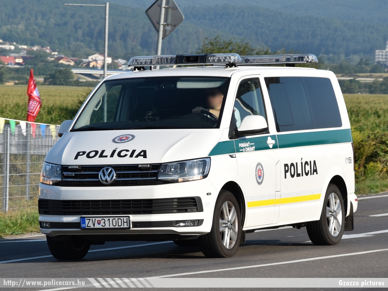 Volkswagen Transporter T5 facelift, fotó: Gzozzo pictures
Keywords: szlovák Szlovákia rendőr rendőrautó rendőrség police policecar Slovakia slovakian