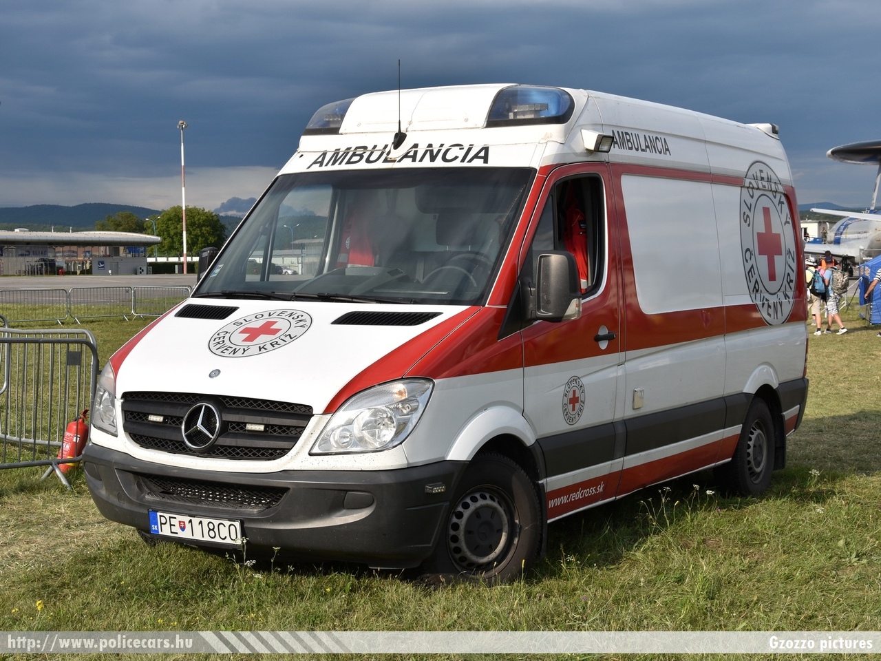 Mercedes Sprinter II, fotó: Gzozzo pictures
Keywords: szlovák Szlovákia mentő mentőautó Slovakia slovakian ambulance
