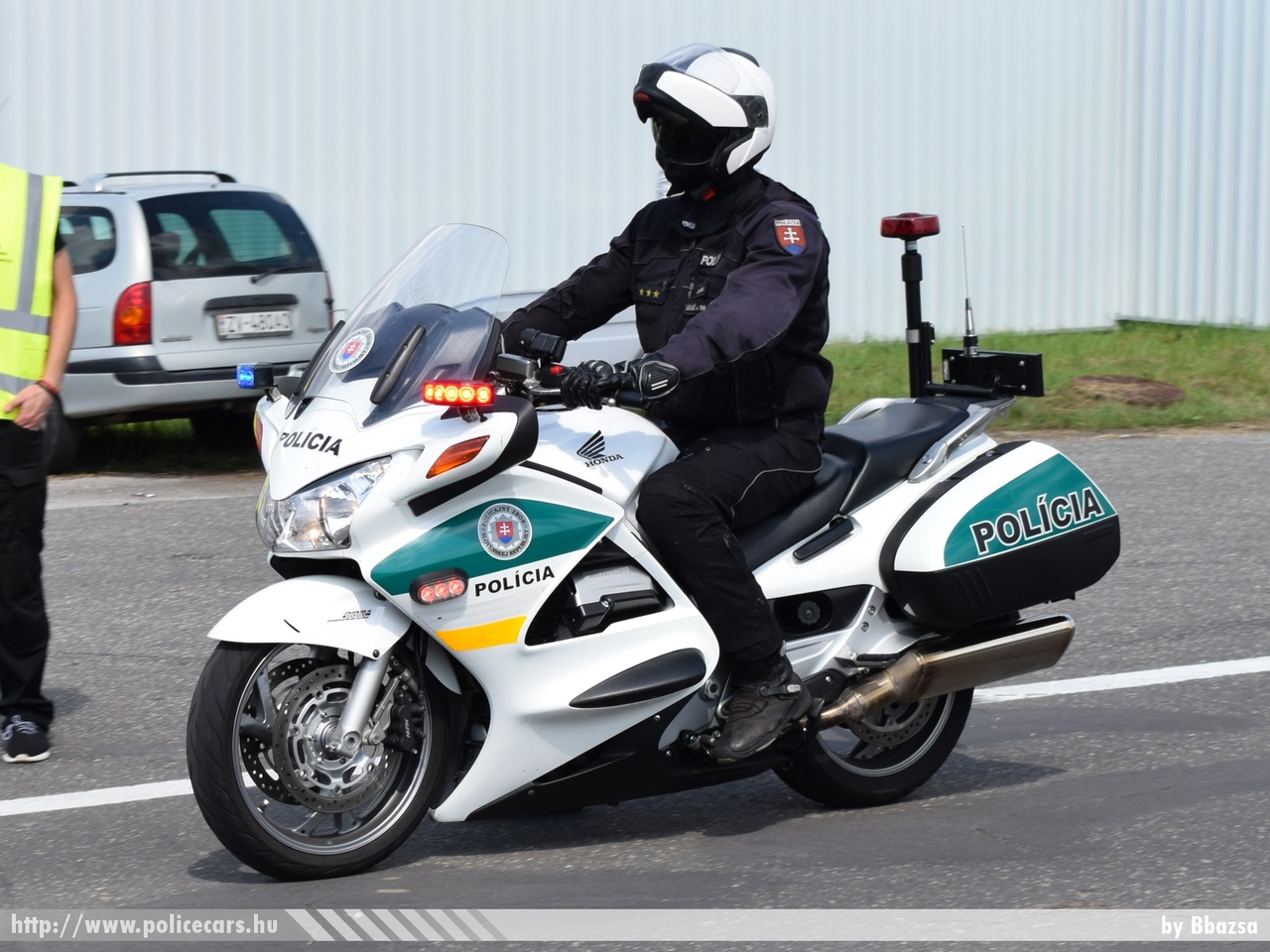 Honda, fotó: Bbazsa
Keywords: szlovák Szlovákia rendőr rendőrmotor rendőrség police policebike Slovakia slovakian