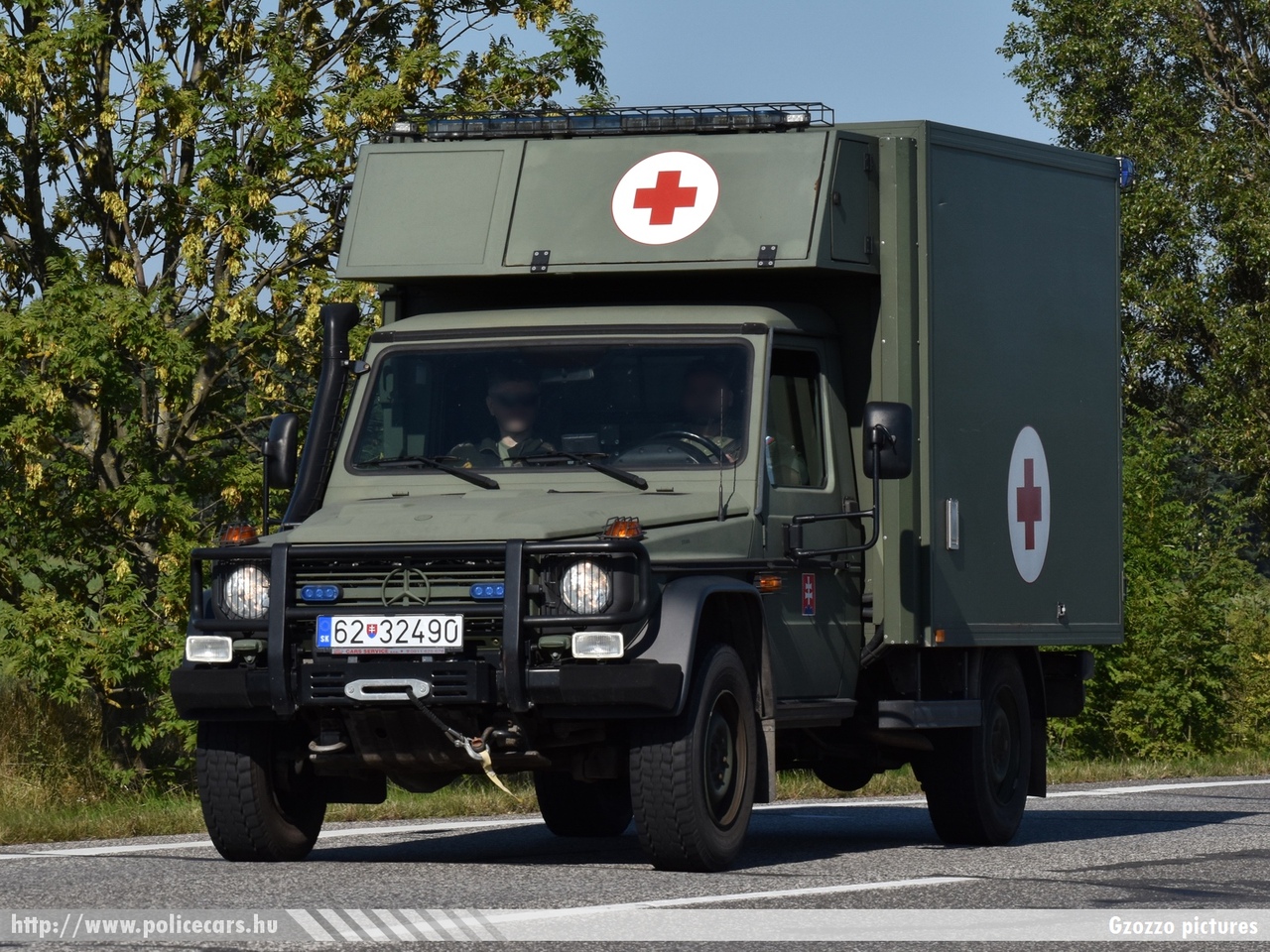 Mercedes G, fotó: Gzozzo pictures
Keywords: Szlovákia szlovák mentő mentőautó katonai Slovakia slovakian ambulance military