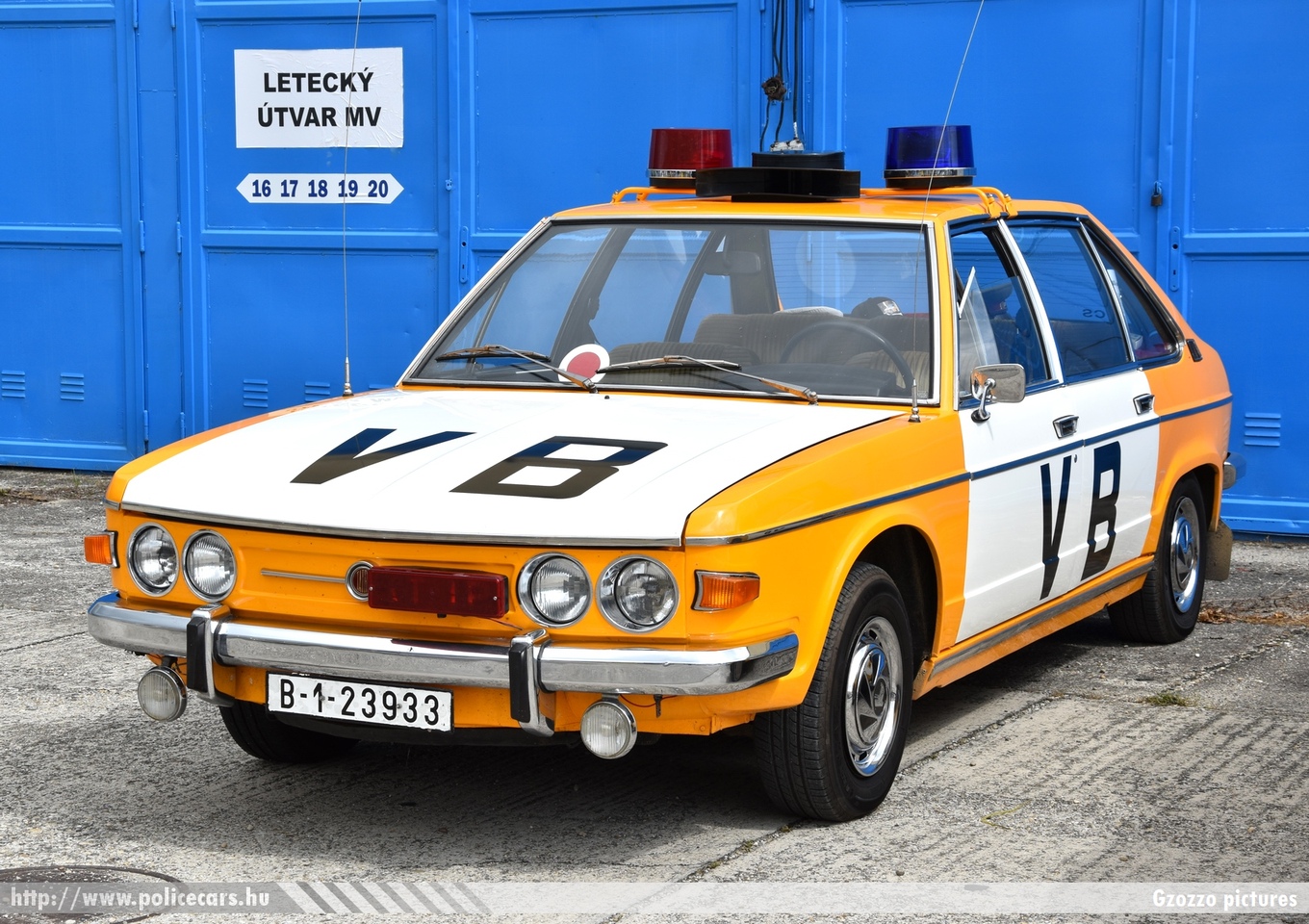 Tatra 613, Verejna Bezpecnost (csehszlovák rendõrség), fotó: Gzozzo pictures
Keywords: szlovák Szlovákia rendőr rendőrautó rendőrség police policecar Slovakia slovakian Csehszlovákia Czechoslovak