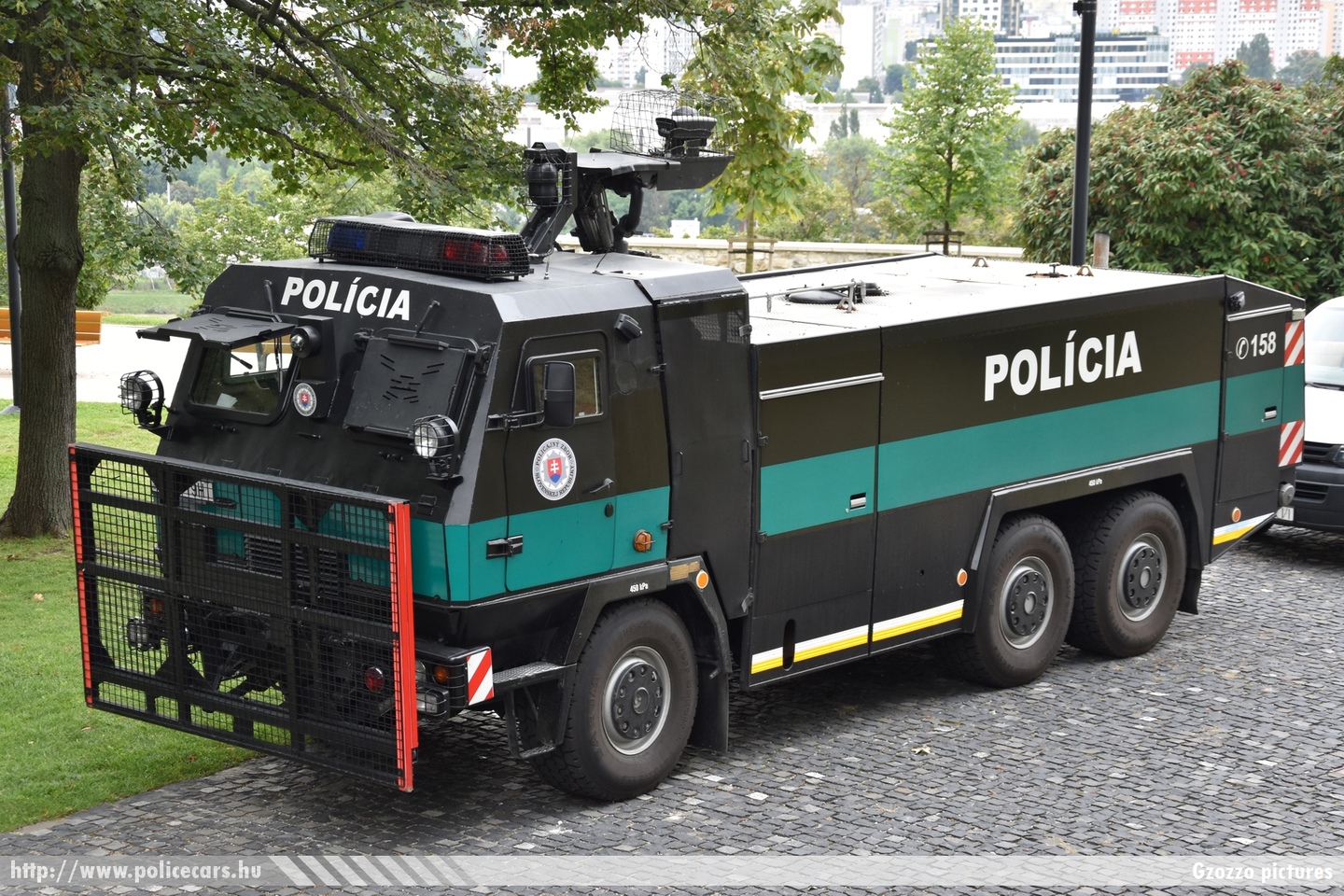 Tatra 815 Kropic vízágyú, Polícia SR Bratislavsky kraj, fotó: Gzozzo pictures
Keywords: szlovák Szlovákia rendőr rendőrautó rendőrség police policecar Slovakia slovakian