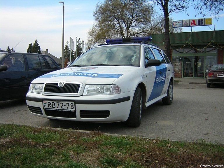 Skoda Octavia, fotó: Gzozzo pictures
Keywords: rendőrautó rendőrség rendőr magyar Magyarország RB72-78 Hungary hungarian police policecar