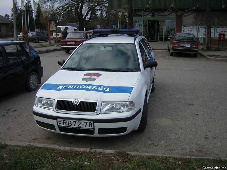Skoda Octavia, fotó: Gzozzo pictures
Keywords: rendőrautó rendőrség rendőr magyar Magyarország RB72-78 Hungary hungarian police policecar
