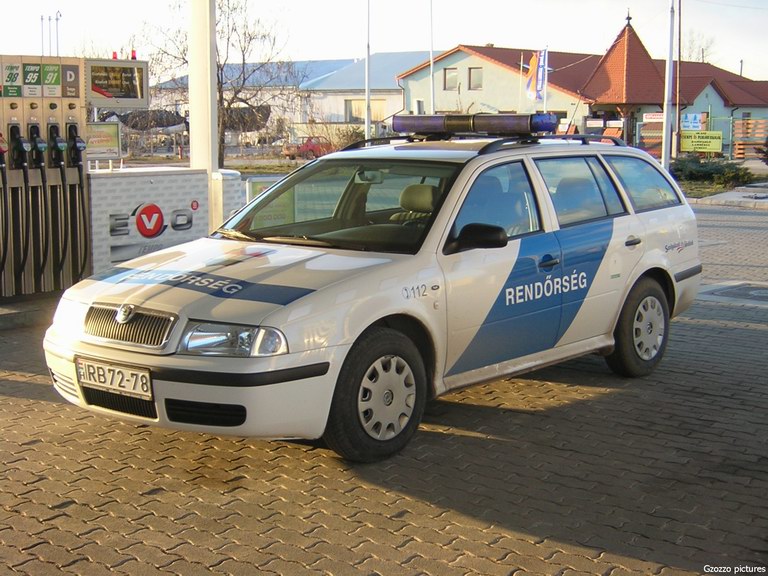 Skoda Octavia, fotó: Gzozzo pictures

Keywords: rendőrautó rendőrség rendőr magyar Magyarország RB72-78 Hungary hungarian police policecar