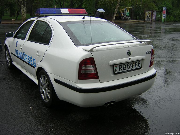 Skoda Octavia RS, fotó: Gzozzo pictures

Keywords: rendőrautó rendőrség rendőr magyar Magyarország RB69-66 Hungary hungarian police policecar
