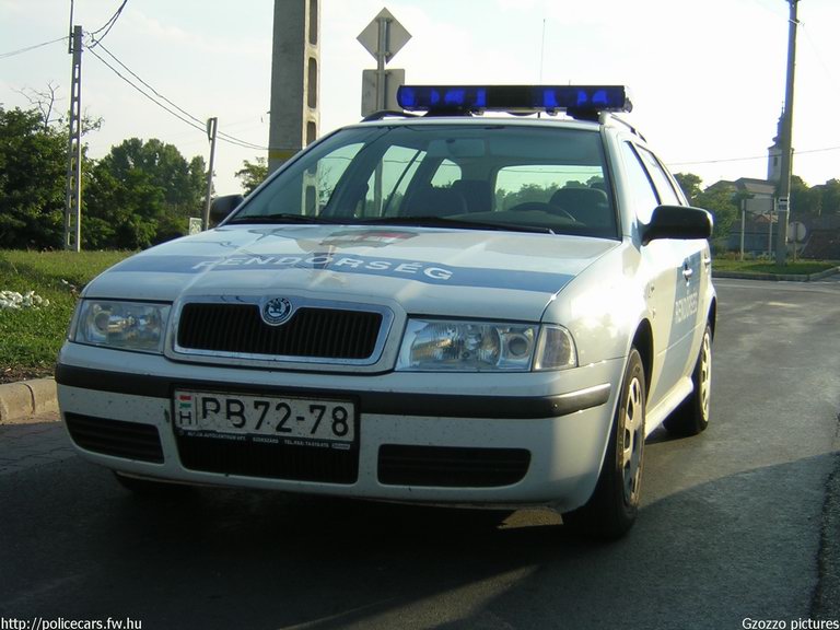 Skoda Octavia, fotó: Gzozzo pictures
Keywords: rendőrautó rendőrség rendőr magyar Magyarország RB72-78 Hungary hungarian police policecar