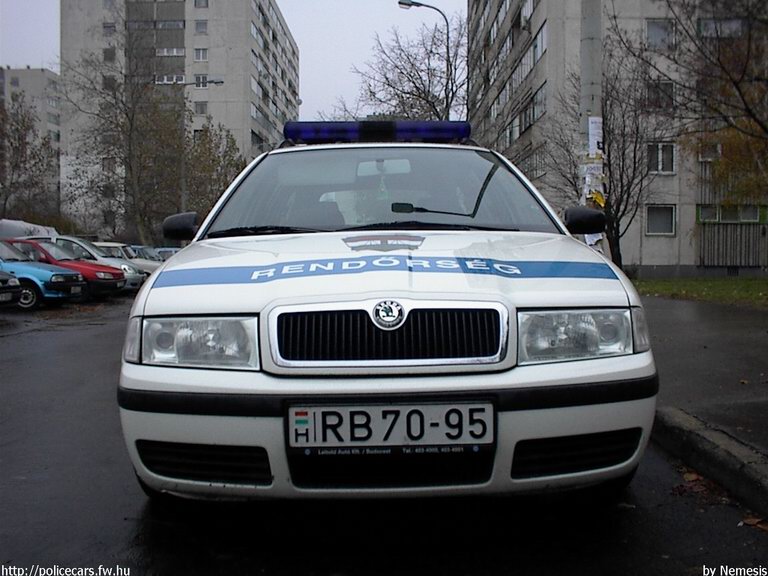 Skoda Octavia, fotó: Nemesis

Keywords: rendőrautó rendőrség rendőr magyar Magyarország RB70-95 Hungary hungarian police policecar