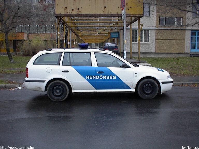 Skoda Octavia, fotó: Nemesis
Keywords: rendőrautó rendőrség rendőr magyar Magyarország RB70-95 Hungary hungarian police policecar