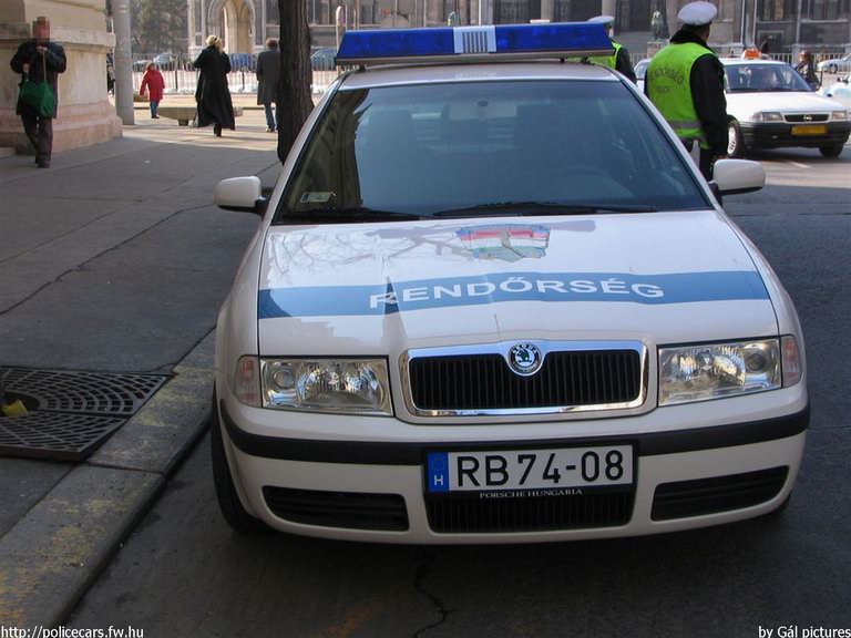Skoda Octavia, fotó: Gál András
Keywords: rendőrautó rendőrség rendőr magyar Magyarország RB74-08 Hungary hungarian police policecar