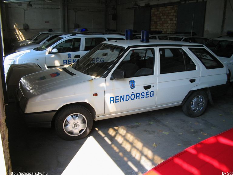 Skoda Forman, fotó: Sgt
Keywords: rendőrautó rendőrség rendőr magyar Magyarország Hungary hungarian police policecar