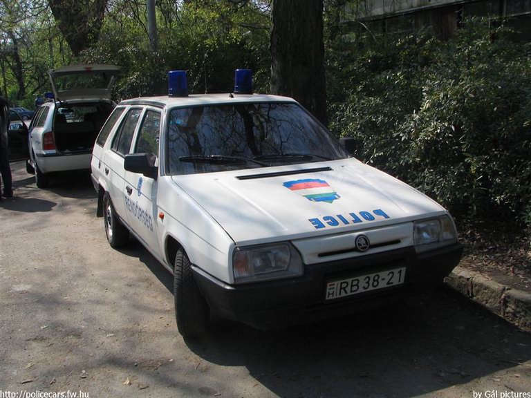 Skoda Forman, fotó: Gál András
Keywords: rendőrautó rendőrség rendőr magyar Magyarország RB38-21 Hungary hungarian police policecar