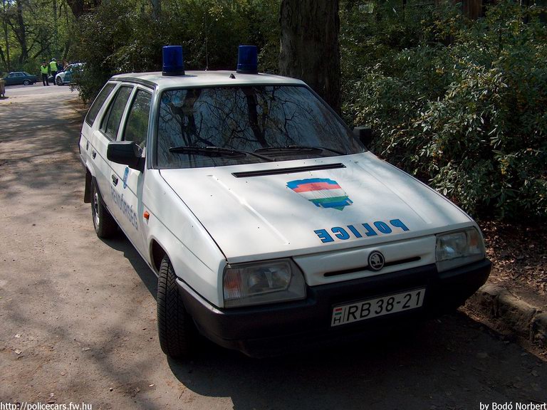Skoda Forman, fotó: Gál András
Keywords: rendőrautó rendőrség rendőr magyar Magyarország RB38-21 Hungary hungarian police policecar
