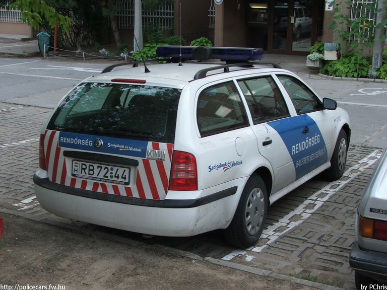 Skoda Octavia, fotó: PChris
Keywords: rendőrautó rendőrség rendőr magyar Magyarország RB72-44 Hungary hungarian police policecar