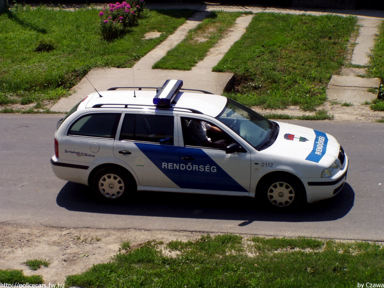 Skoda Octavia, fotó: Czawa
Keywords: rendőrautó rendőrség rendőr magyar Magyarország RB72-78 Hungary hungarian police policecar