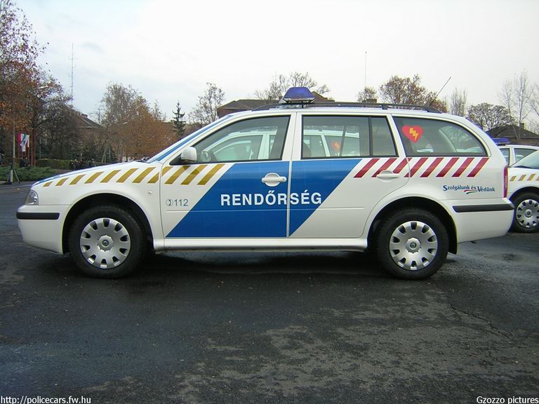 Skoda Octavia, fotó: Gzozzo pictures
Keywords: rendőrautó rendőrség rendőr magyar Magyarország KAF-317 Hungary hungarian police policecar