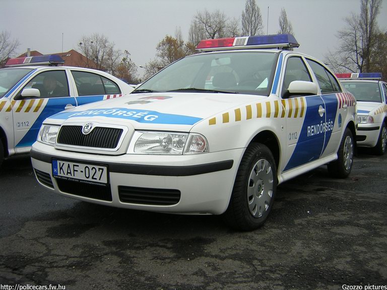 Skoda Octavia, fotó: Gzozzo pictures
Keywords: rendőrautó rendőrség rendőr magyar Magyarország KAF-027 Hungary hungarian police policecar