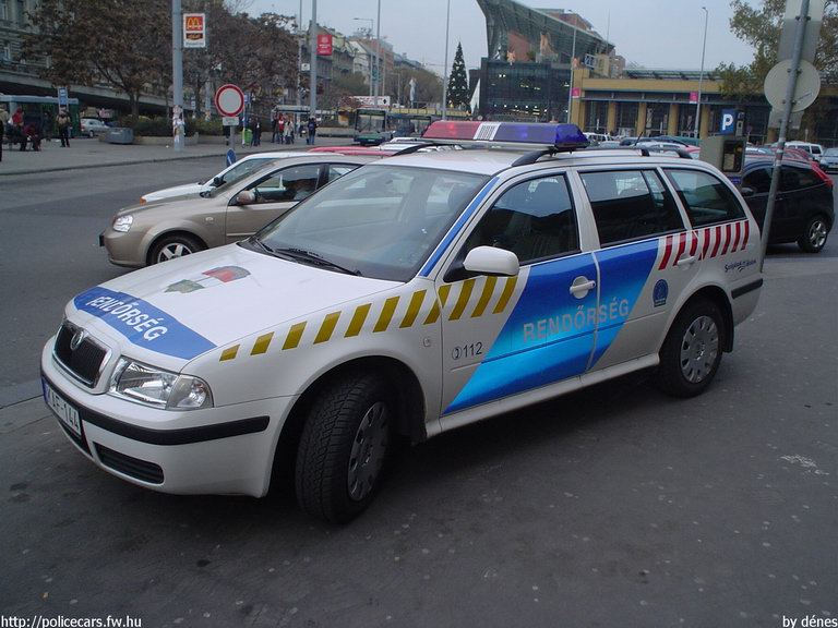 Skoda Octavia, fotó: dénes
Keywords: rendőrautó rendőrség rendőr magyar Magyarország KAF-144 Hungary hungarian police policecar