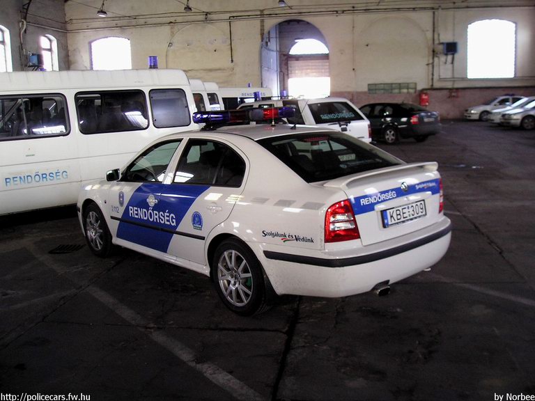 Skoda Octavia RS, fotó: Norbee
Keywords: rendőrautó rendőrség rendőr magyar Magyarország KBE-309 Hungary hungarian police policecar