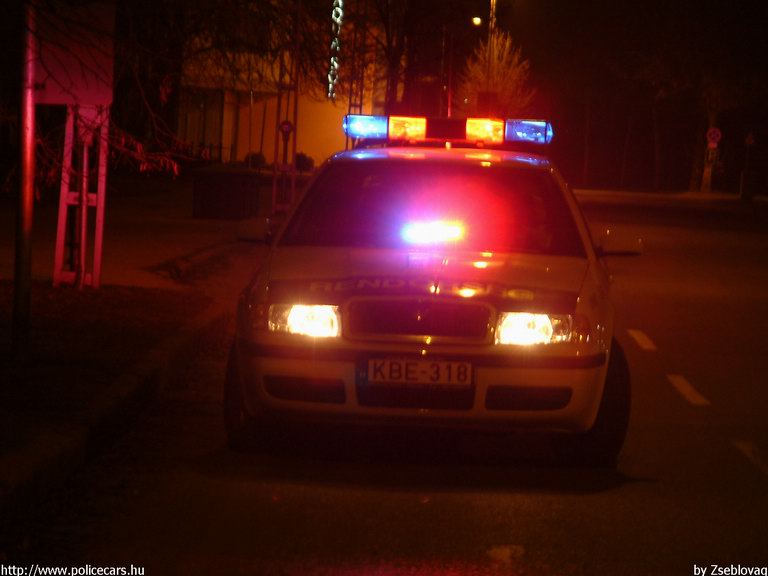 Skoda Octavia, fotó: Zseblovag
Keywords: rendőrautó rendőrség rendőr magyar Magyarország KBE-318 Hungary hungarian police policecar
