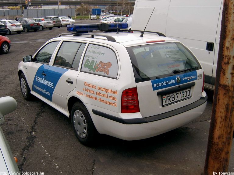 Skoda Octavia, fotó: Tonycars
Keywords: rendőrautó rendőrség rendőr magyar Magyarország RB71-00 Hungary hungarian police policecar