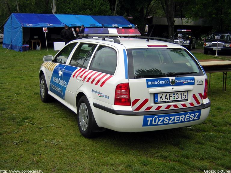 Skoda Octavia, fotó: Gzozzo pictures
Keywords: rendőrautó rendőrség rendőr magyar Magyarország KAF-315 Hungary hungarian police policecar