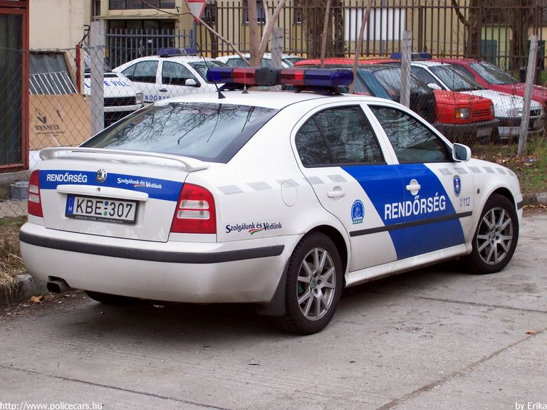 Skoda Octavia RS, fotó: Erika
Keywords: rendőrautó rendőrség rendőr magyar Magyarország KBE-307 Hungary hungarian police policecar