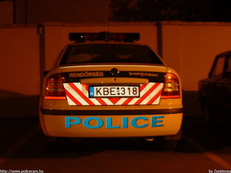Skoda Octavia, fotó: Zseblovag
Keywords: rendőrautó rendőrség rendőr magyar Magyarország KBE-318 Hungary hungarian police policecar