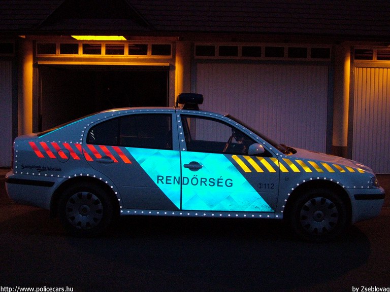 Skoda Octavia, fotó: Zseblovag
Keywords: rendőrautó rendőrség rendőr magyar Magyarország KBE-318 Hungary hungarian police policecar