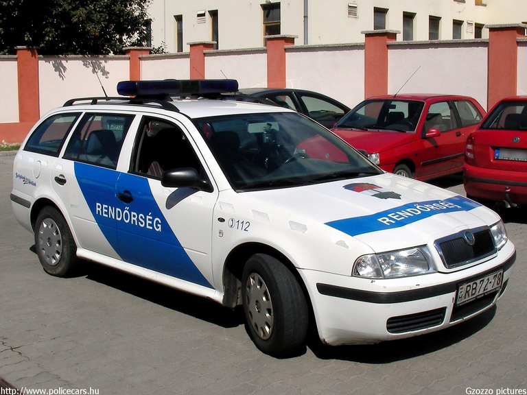 Skoda Octavia, fotó: Gzozzo pictures
Keywords: rendőrautó rendőrség rendőr magyar Magyarország RB72-78 Hungary hungarian police policecar
