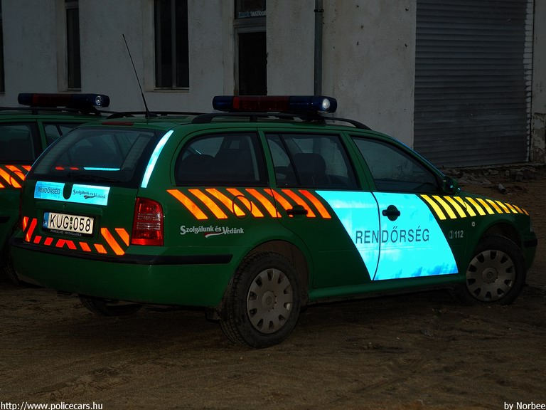 Skoda Octavia, fotó: Norbee
Keywords: rendőrautó rendőrség rendőr magyar Magyarország KUG-058 Hungary hungarian police policecar