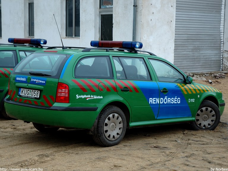 Skoda Octavia, fotó: Norbee
Keywords: rendőrautó rendőrség rendőr magyar Magyarország KUG-058 Hungary hungarian police policecar