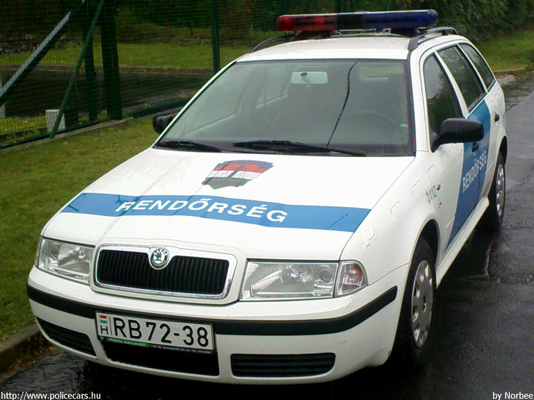 Skoda Octavia, fotó: Norbee
Keywords: rendőrautó rendőrség rendőr magyar Magyarország RB72-38 Hungary hungarian police policecar