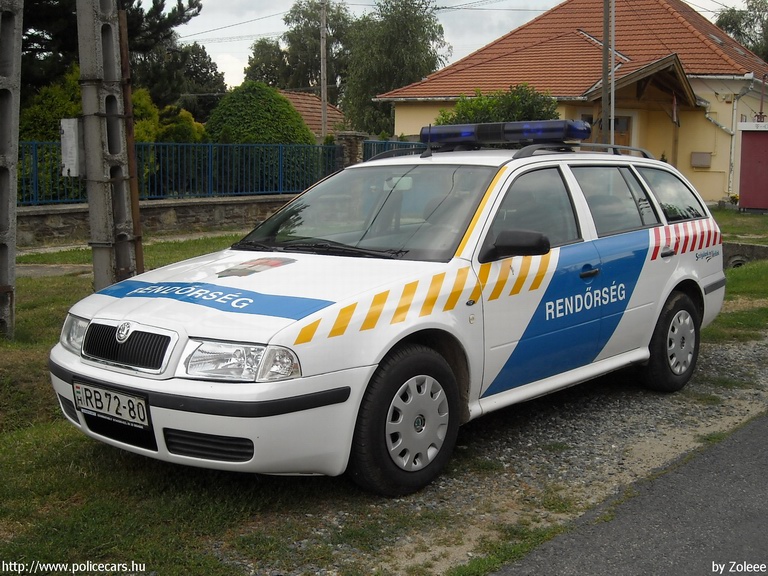 Skoda Octavia, fotó: Zoleee
Keywords: rendőrautó rendőrség rendőr magyar Magyarország RB72-80 Hungary hungarian police policecar