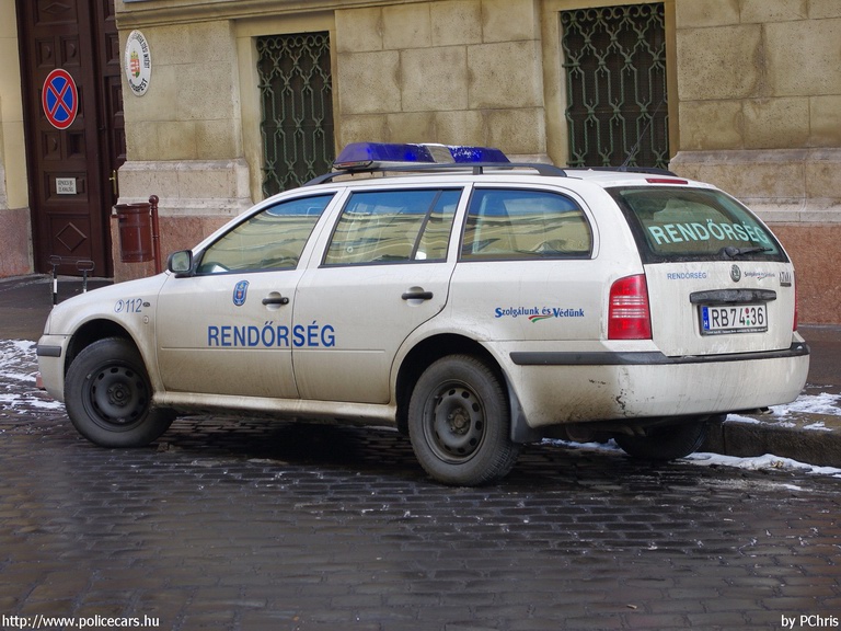 Skoda Octavia, fotó: PChris
Keywords: rendőrautó rendőrség rendőr magyar Magyarország RB74-36 Hungary hungarian police policecar