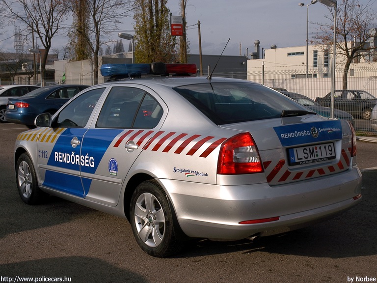 Skoda Octavia II, fotó: Norbee
Keywords: rendőr rendőrautó rendőrség magyar Magyarország LSM-119 Hungary hungarian police policecar