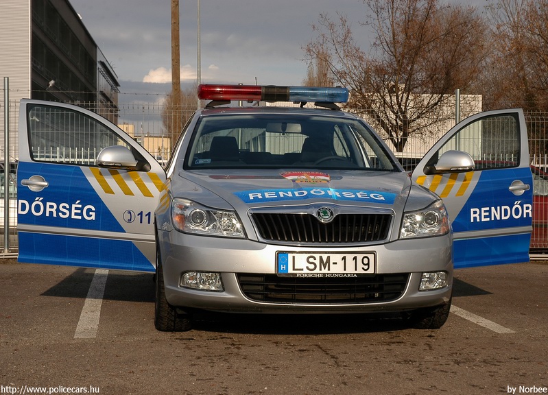 Skoda Octavia II, fotó: Norbee
Keywords: rendőr rendőrautó rendőrség magyar Magyarország LSM-119 Hungary hungarian police policecar