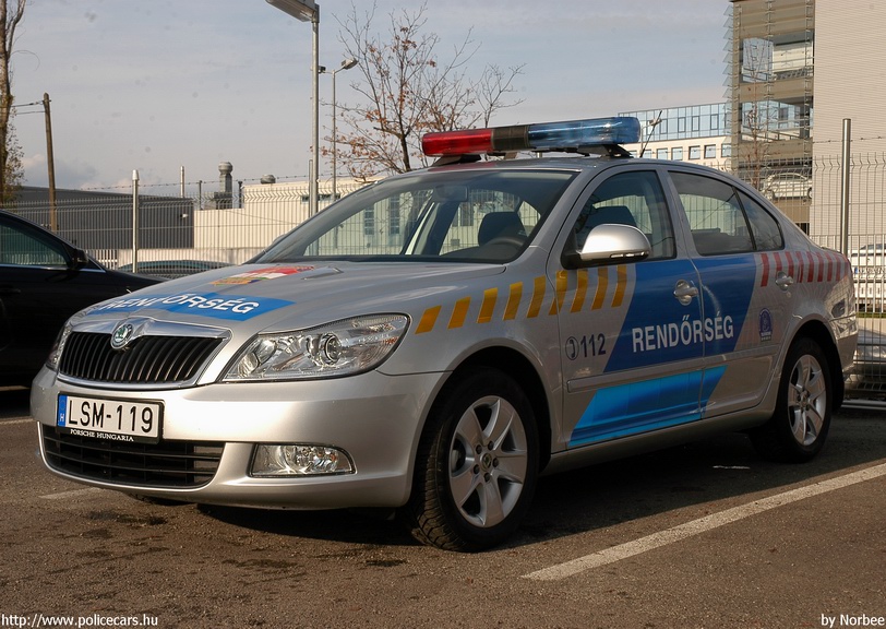 Skoda Octavia II, fotó: Norbee
Keywords: rendőr rendőrautó rendőrség magyar Magyarország LSM-119 Hungary hungarian police policecar