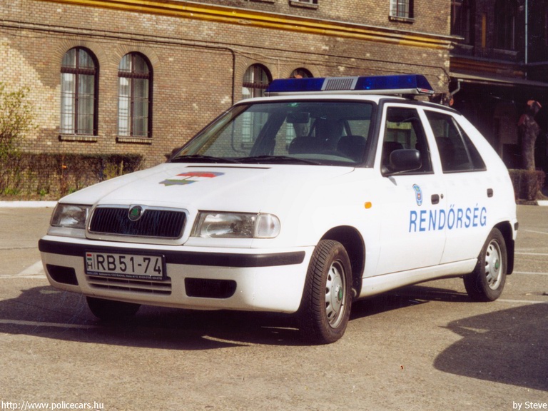 Skoda Felicia, fotó: Steve
Keywords: rendőr rendőrautó rendőrség magyar Magyarország RB51-74 Hungary hungarian police policecar