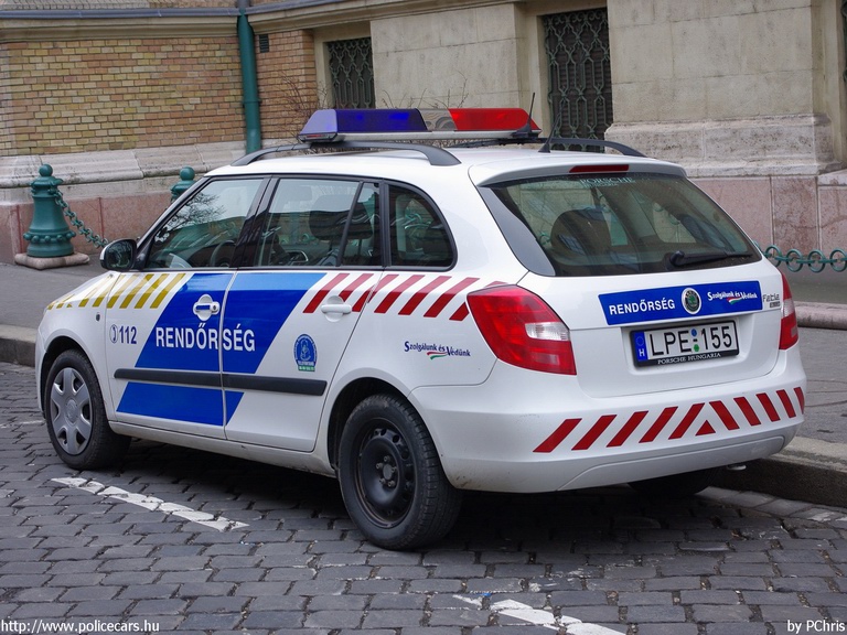 Skoda Fabia II, fotó: PChris
Keywords: rendőr rendőrautó rendőrség magyar Magyarország LPE-155 Hungary hungarian police policecar
