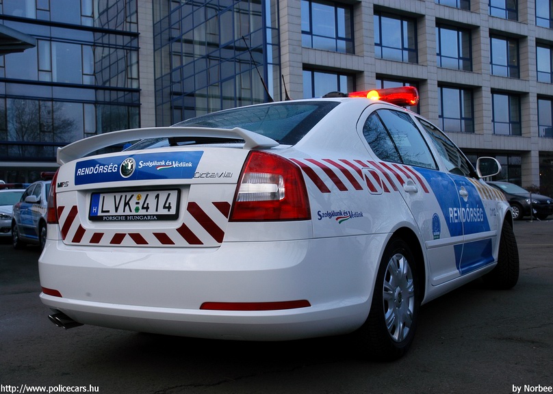 Skoda Octavia II RS, fotó: Norbee
Keywords: rendőr rendőrautó rendőrség magyar Magyarország LVK-414 Hungary hungarian police policecar