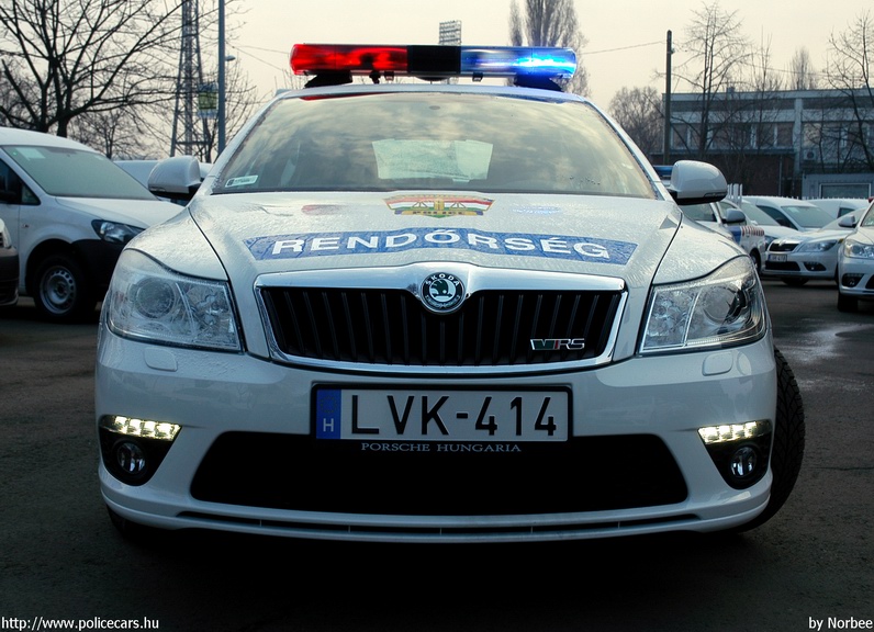 Skoda Octavia II RS, fotó: Norbee
Keywords: rendőr rendőrautó rendőrség magyar Magyarország LVK-414 Hungary hungarian police policecar