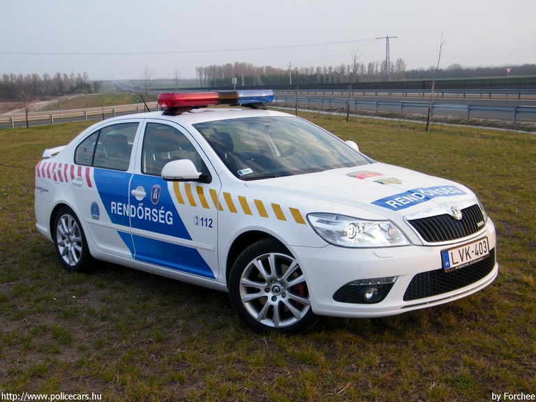 Skoda Octavia II RS, fotó: Forchee
Keywords: rendőr rendőrautó rendőrség magyar Magyarország LVK-403 Hungary hungarian police policecar