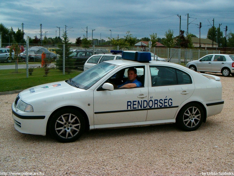 Skoda Octavia RS, fotó: Urbán Szabolcs
Keywords: rendőr rendőrautó rendőrség magyar Magyarország RB32-78 Hungary hungarian police policecar