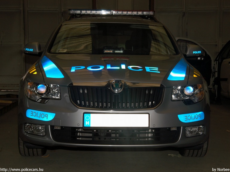 Skoda Superb, fotó: Norbee
Keywords: rendőr rendőrautó rendőrség magyar Magyarország Hungary hungarian police policecar