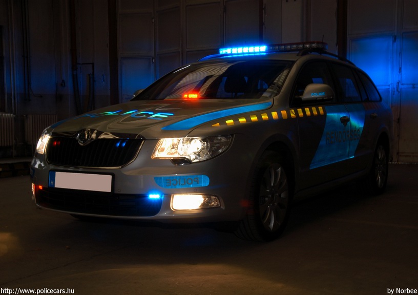 Skoda Superb, fotó: Norbee
Keywords: rendőr rendőrautó rendőrség magyar Magyarország Hungary hungarian police policecar
