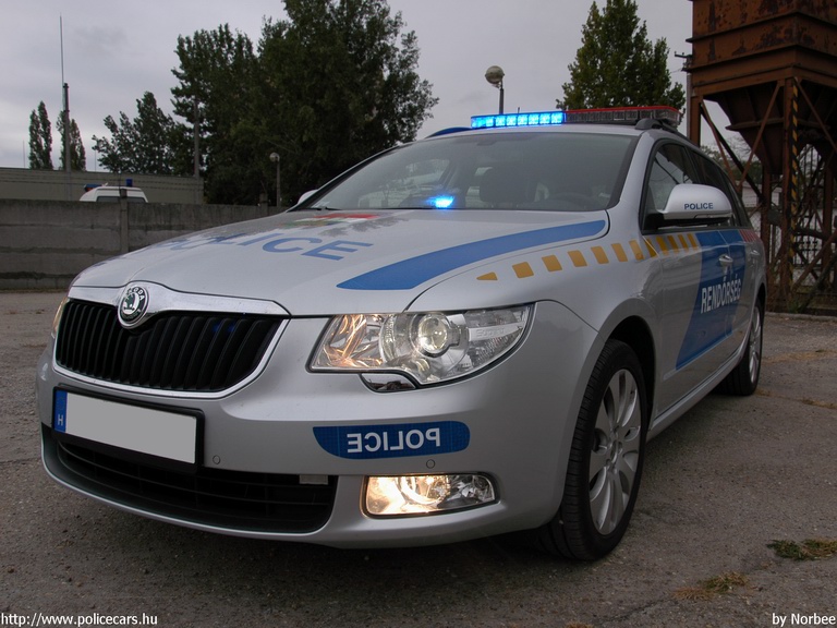 Skoda Superb, fotó: Norbee
Keywords: rendőr rendőrautó rendőrség magyar Magyarország Hungary hungarian police policecar
