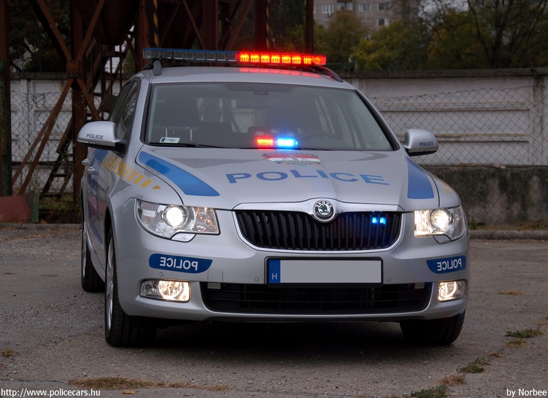 Skoda Superb, fotó: Norbee
Keywords: rendőr rendőrautó rendőrség magyar Magyarország Hungary hungarian police policecar