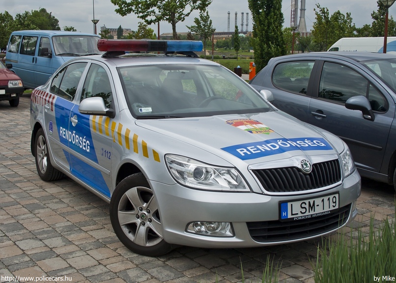 Skoda Octavia II, fotó: Mike
Keywords: rendőr rendőrautó rendőrség magyar Magyarország LSM-119 Hungary hungarian police policecar