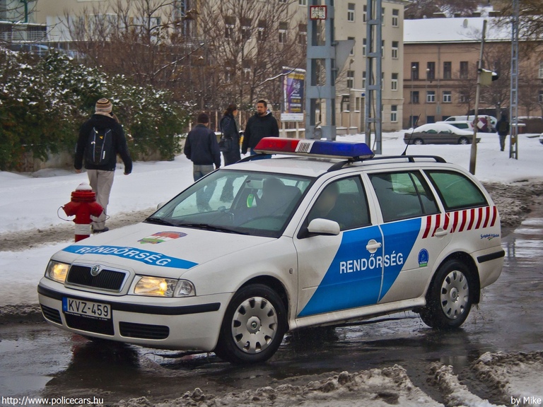 Skoda Octavia, fotó: Mike
Keywords: rendőr rendőrautó rendőrség magyar Magyarország KVZ-459 Hungary hungarian police policecar